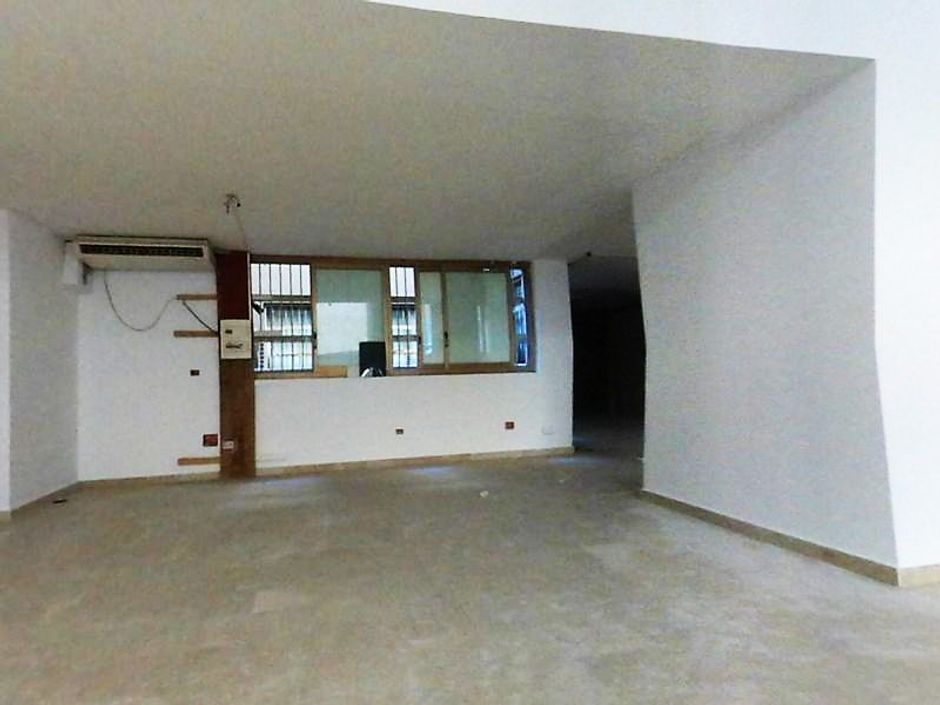 #5615 Ampio locale commerciale in vendita - foto 4