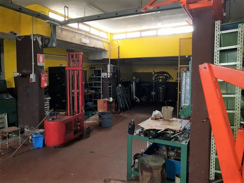 #5669 Officina-magazzino al piano seminterrato con uffici in vendita - foto 3