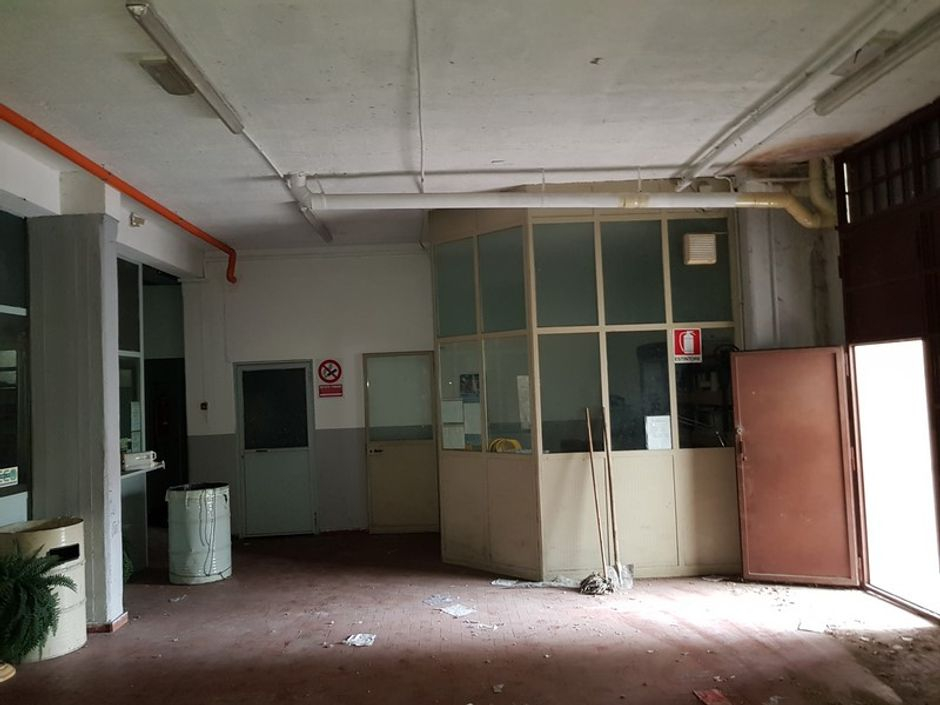#5669 Officina-magazzino al piano seminterrato con uffici in vendita - foto 5