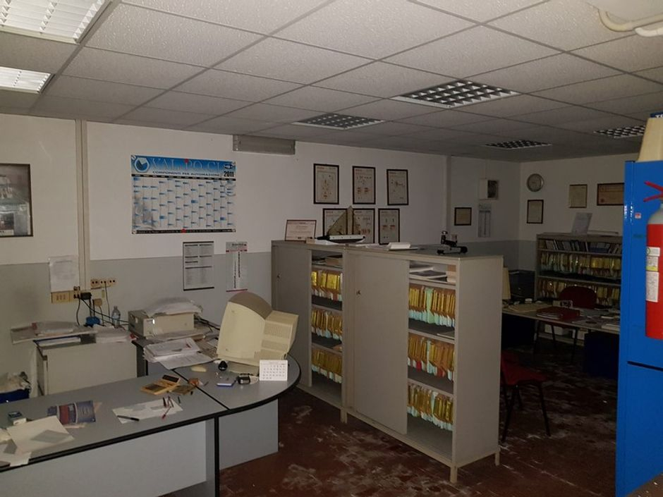 #5669 Officina-magazzino al piano seminterrato con uffici in vendita - foto 6