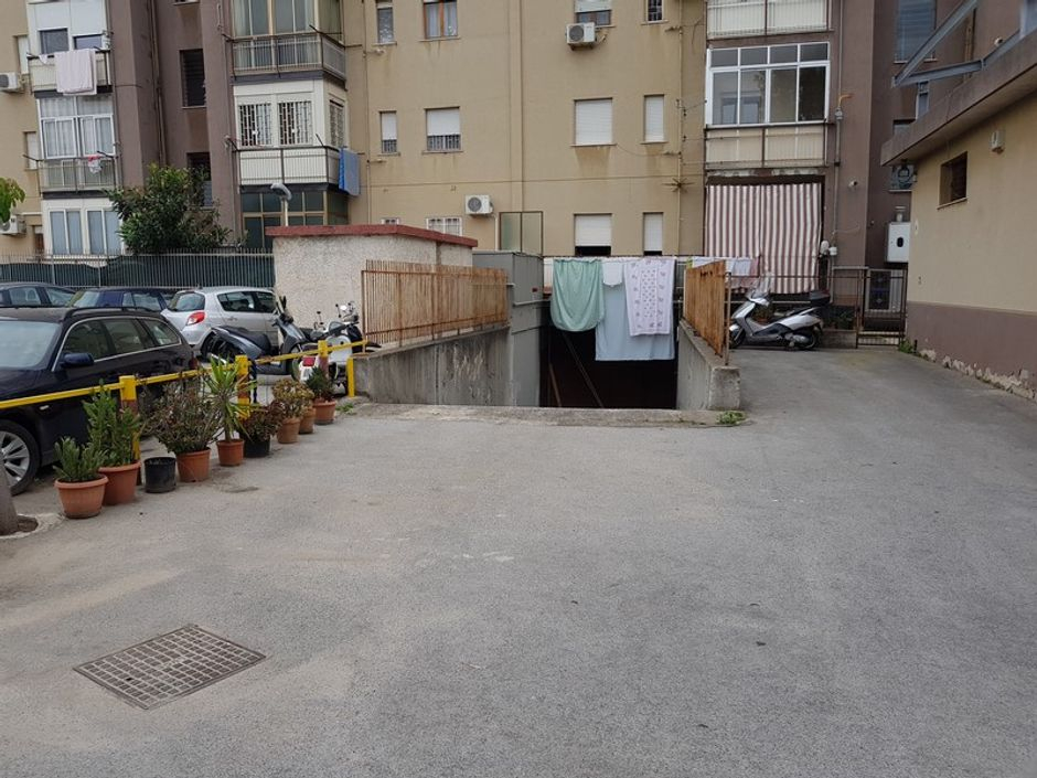 #5669 Officina-magazzino al piano seminterrato con uffici in vendita - foto 12