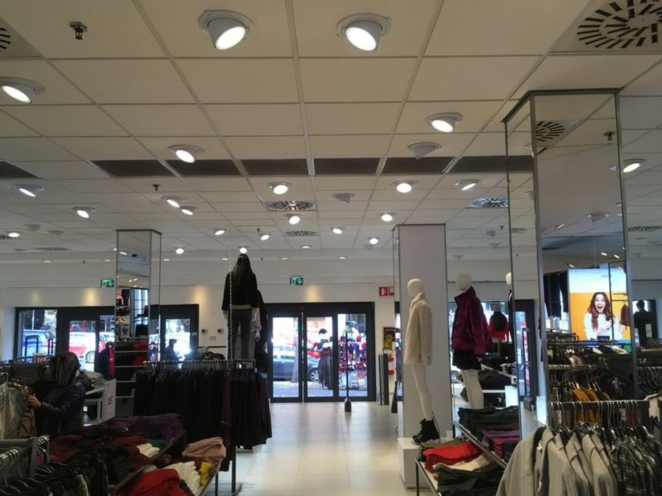 #5677 Fabbricato commerciale con autorimessa in vendita - foto 2