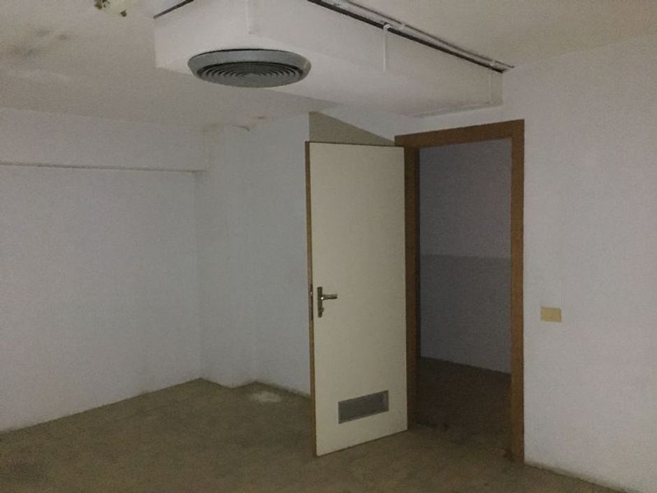 #5709 Locale commerciale al seminterrato in vendita - foto 4