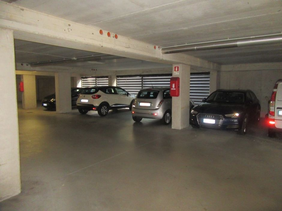 #5715 Laboratorio con posti auto al piano primo in vendita - foto 7