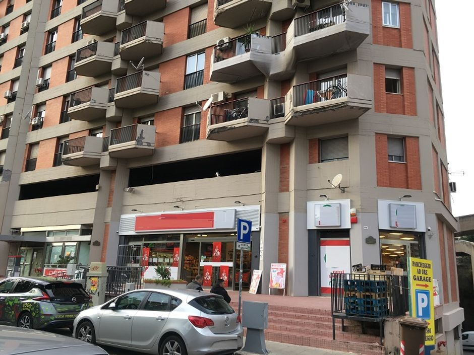 #5777 Supermercato con parcheggio e magazzini in vendita - foto 8
