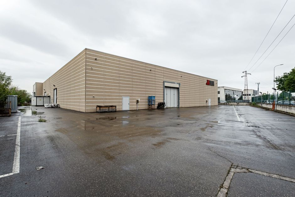 #5799 Capannone industriale con corte in vendita - foto 1