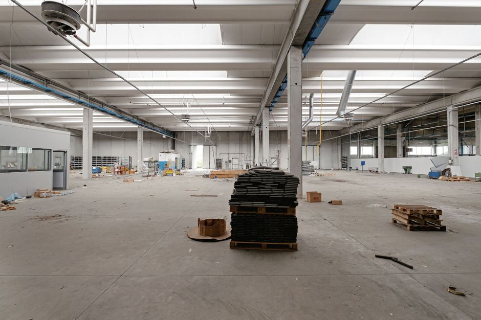 #5799 Capannone industriale con corte in vendita - foto 3