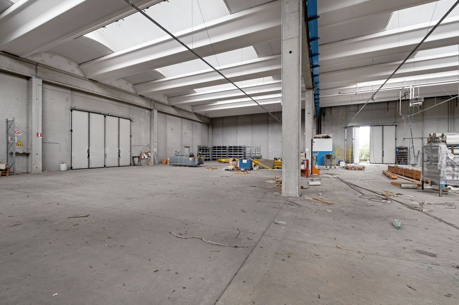 #5799 Capannone industriale con corte in vendita - foto 8