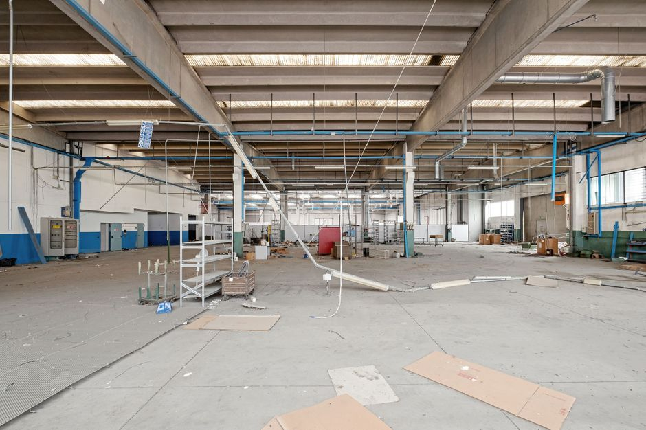 #5800 Capannone industriale con corte in vendita - foto 1