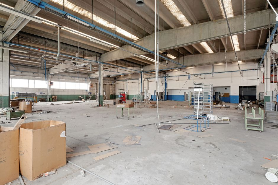 #5800 Capannone industriale con corte in vendita - foto 2
