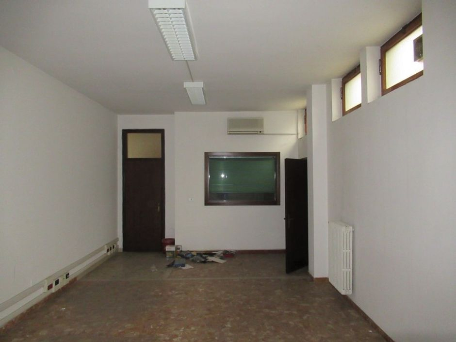 #5823 Capannone con palazzina uffici e piazzale in vendita - foto 5