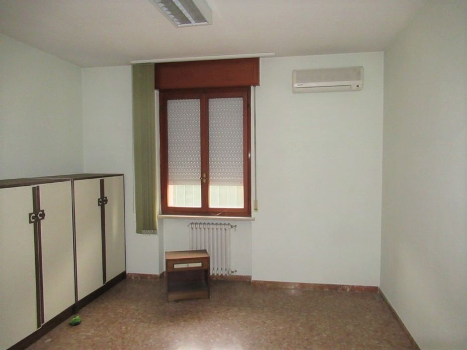 #5823 Capannone con palazzina uffici e piazzale in vendita - foto 9