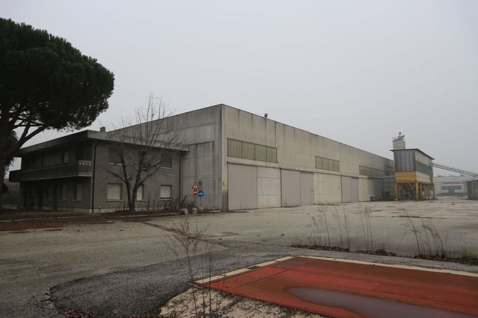 #6101 Capannone industriale con appartamento in vendita - foto 1