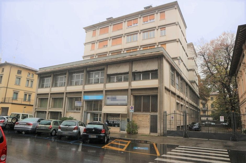 #6111 Negozio con sotto-negozio e cantina in vendita - foto 2
