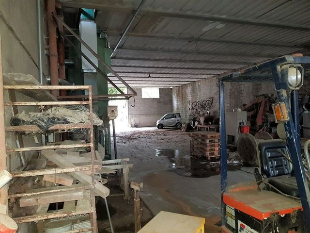 Fabbricati industriali in vendita