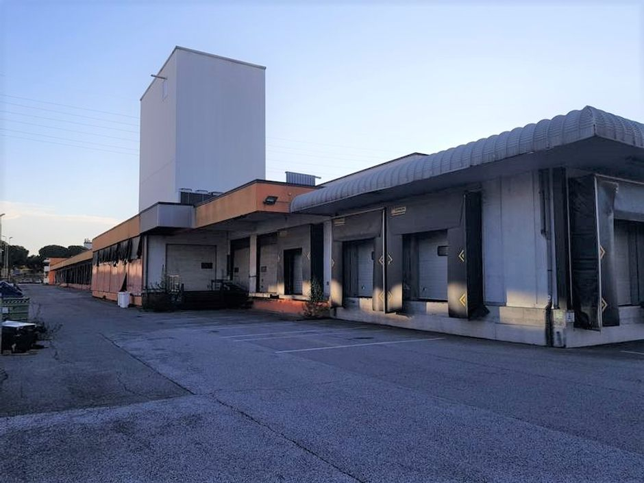 #6375 Complesso produttivo e commerciale con corte in vendita - foto 12