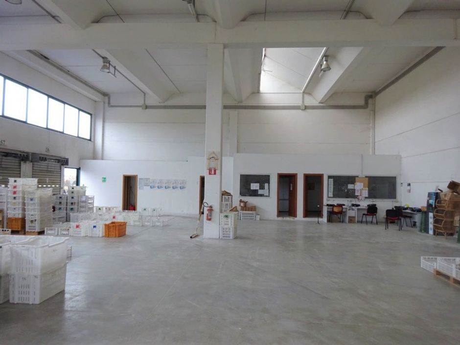 #6376 Porzione di capannone adibito a magazzino in vendita - foto 3