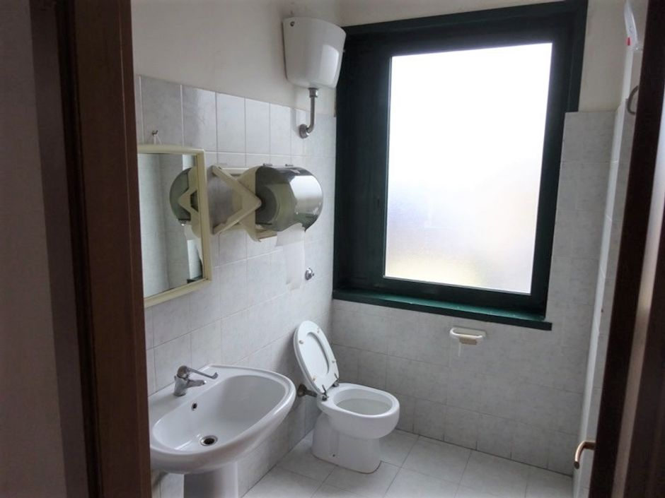 #6376 Porzione di capannone adibito a magazzino in vendita - foto 6