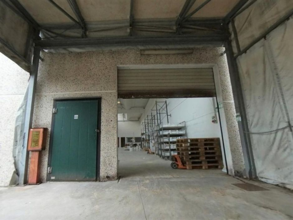#6376 Porzione di capannone adibito a magazzino in vendita - foto 11