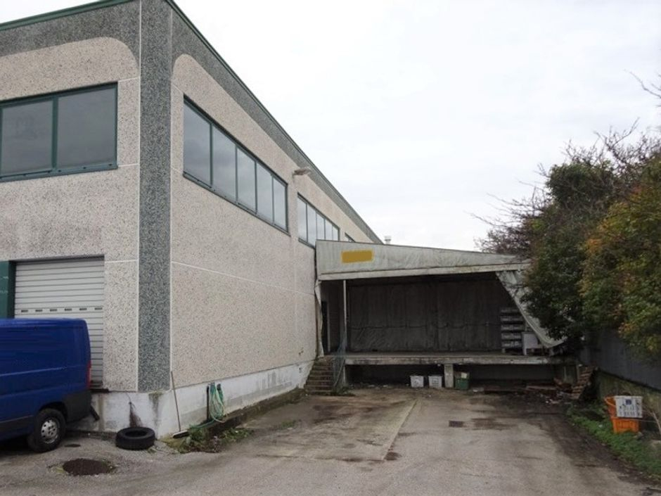 #6376 Porzione di capannone adibito a magazzino in vendita - foto 12