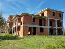 Unfinished residential real estate complex - Lot 6389 (Auction 6389)