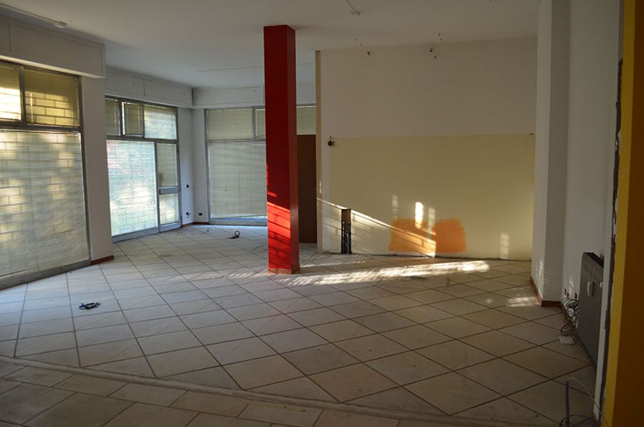 #6399 Negozio in complesso residenziale in vendita - foto 2