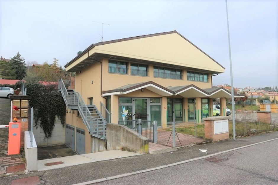 #6439 Porzione di edificio ad uso asilo e centro ricreativo in vendita - foto 1