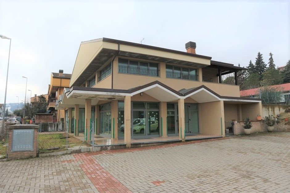 #6439 Porzione di edificio ad uso asilo e centro ricreativo in vendita - foto 3