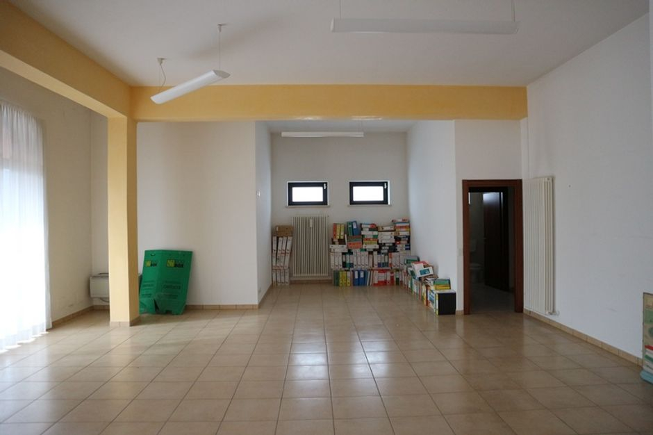 #6446 Negozi al piano terra con ripostigli in vendita - foto 3
