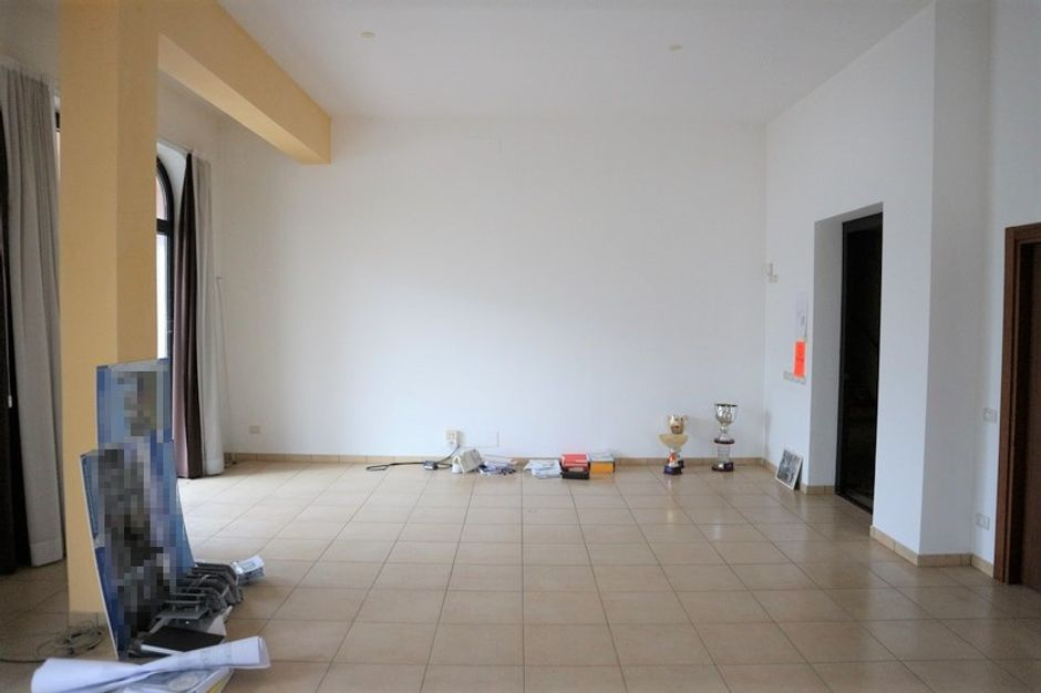 #6446 Negozi al piano terra con ripostigli in vendita - foto 4
