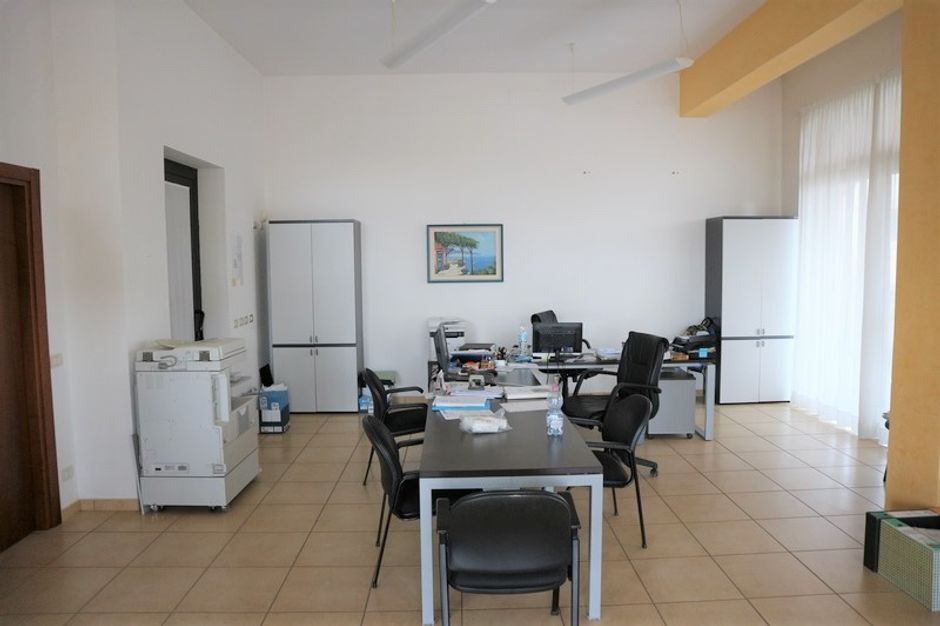 #6447 Negozi al piano terra e ripostigli in vendita - foto 1