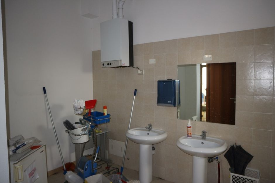 #6447 Negozi al piano terra e ripostigli in vendita - foto 6