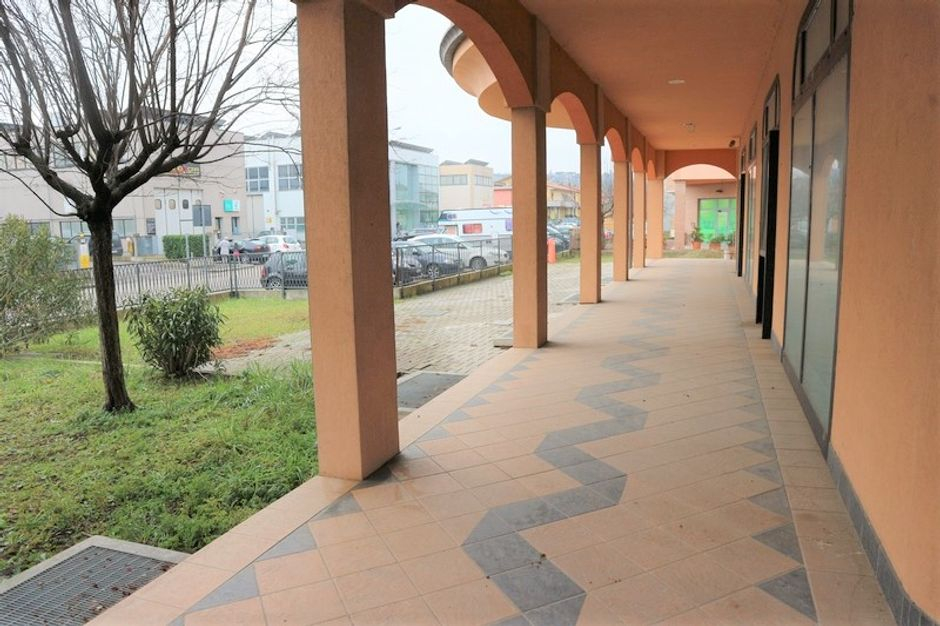 #6447 Negozi al piano terra e ripostigli in vendita - foto 7