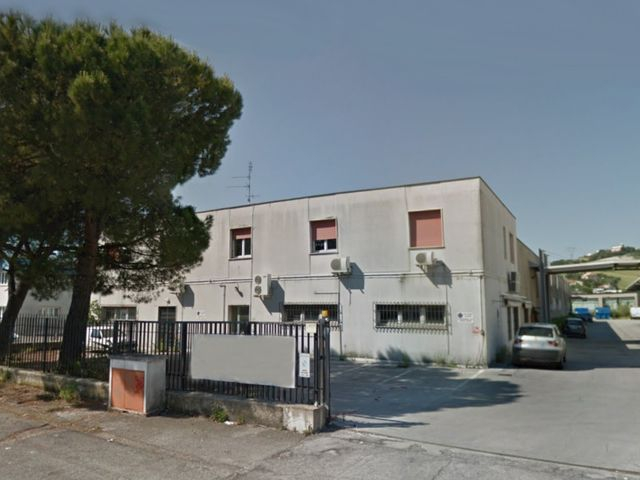 Con servizi in vendita