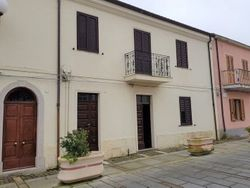 Apartment with internal courtyard in the historic center - Lot 6575 (Auction 6575)