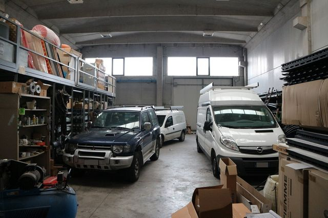 Locali deposito in vendita