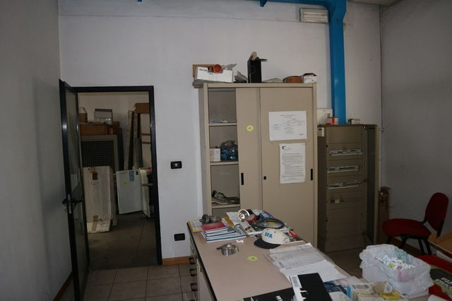 Locali deposito in vendita