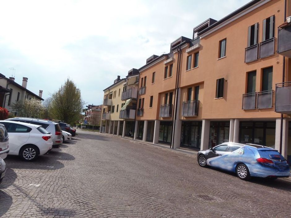 #6706 Negozio (sub. 10) con cortile esclusivo in vendita - foto 2