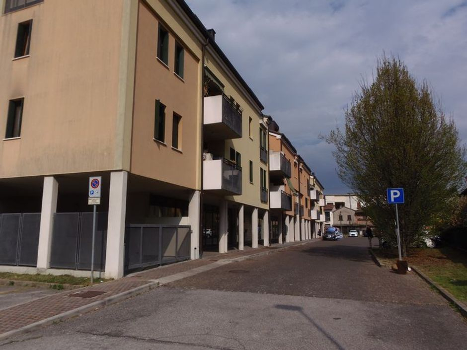 #6706 Negozio (sub. 10) con cortile esclusivo in vendita - foto 4