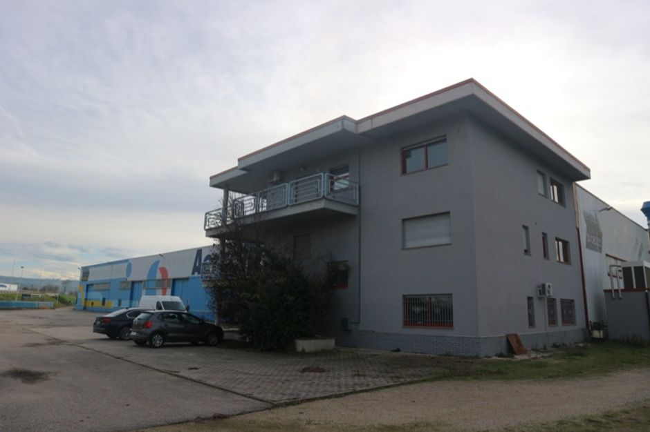 #6775 Capannone industriale con impianto fotovoltaico in vendita - foto 2