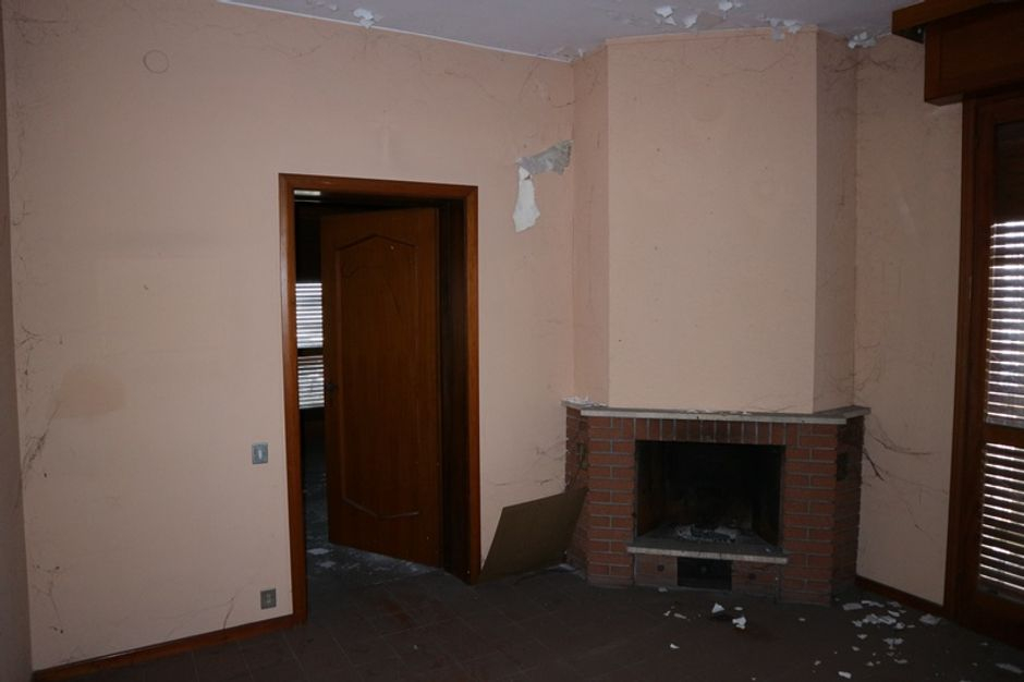 #6794 Palazzina con locali commerciali e appartamenti in vendita - foto 7