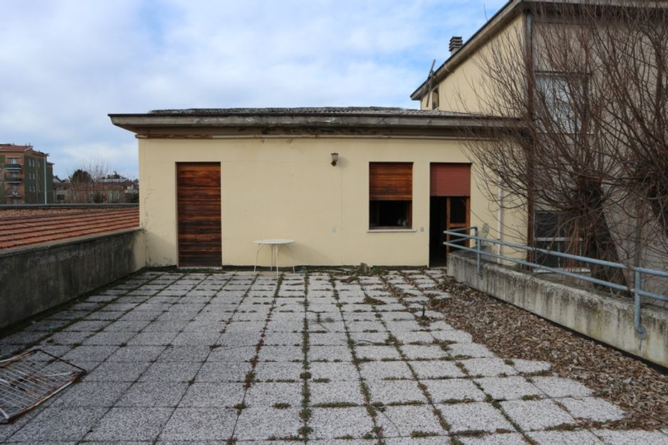 #6794 Palazzina con locali commerciali e appartamenti in vendita - foto 9