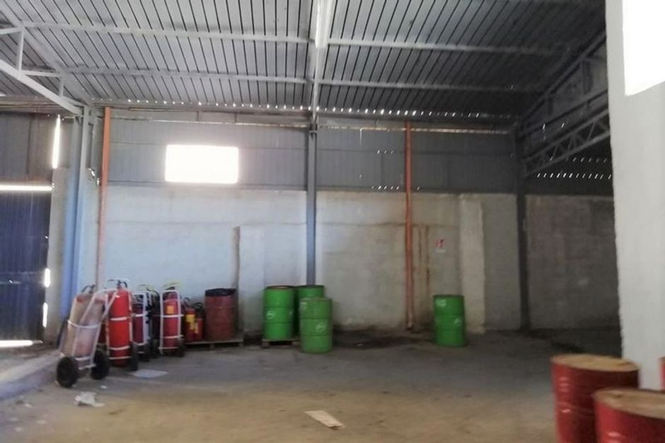 #6824 Cessione di capannone industriale e di licenza doganale in vendita - foto 4
