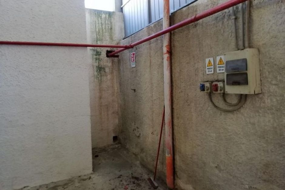 #6824 Cessione di capannone industriale e di licenza doganale in vendita - foto 8