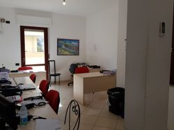 Office with parking space and cellar - Lot 6911 (Auction 6911)