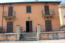 Portion of building with four apartments - Lote 6915 (Subasta 6915)