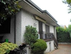 Semi detached villa with garage - Lot 6926 (Auction 6926)