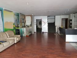 Large commercial display area - Lot 6983 (Auction 6983)
