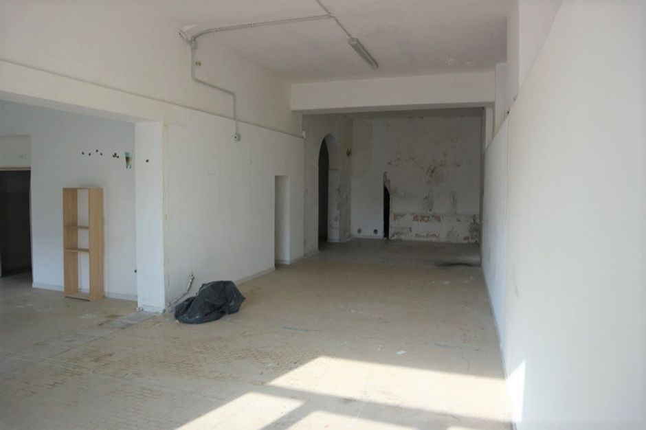 #7039 Laboratorio al piano terra con grotte e cortile in vendita - foto 2