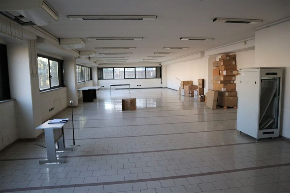 #7041 Capannone commerciale con depositi e uffici in vendita - foto 2